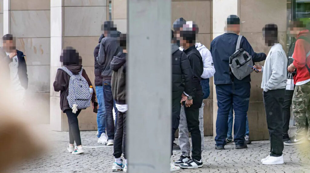 Gang of children terrorizes district town in Saxony Germany